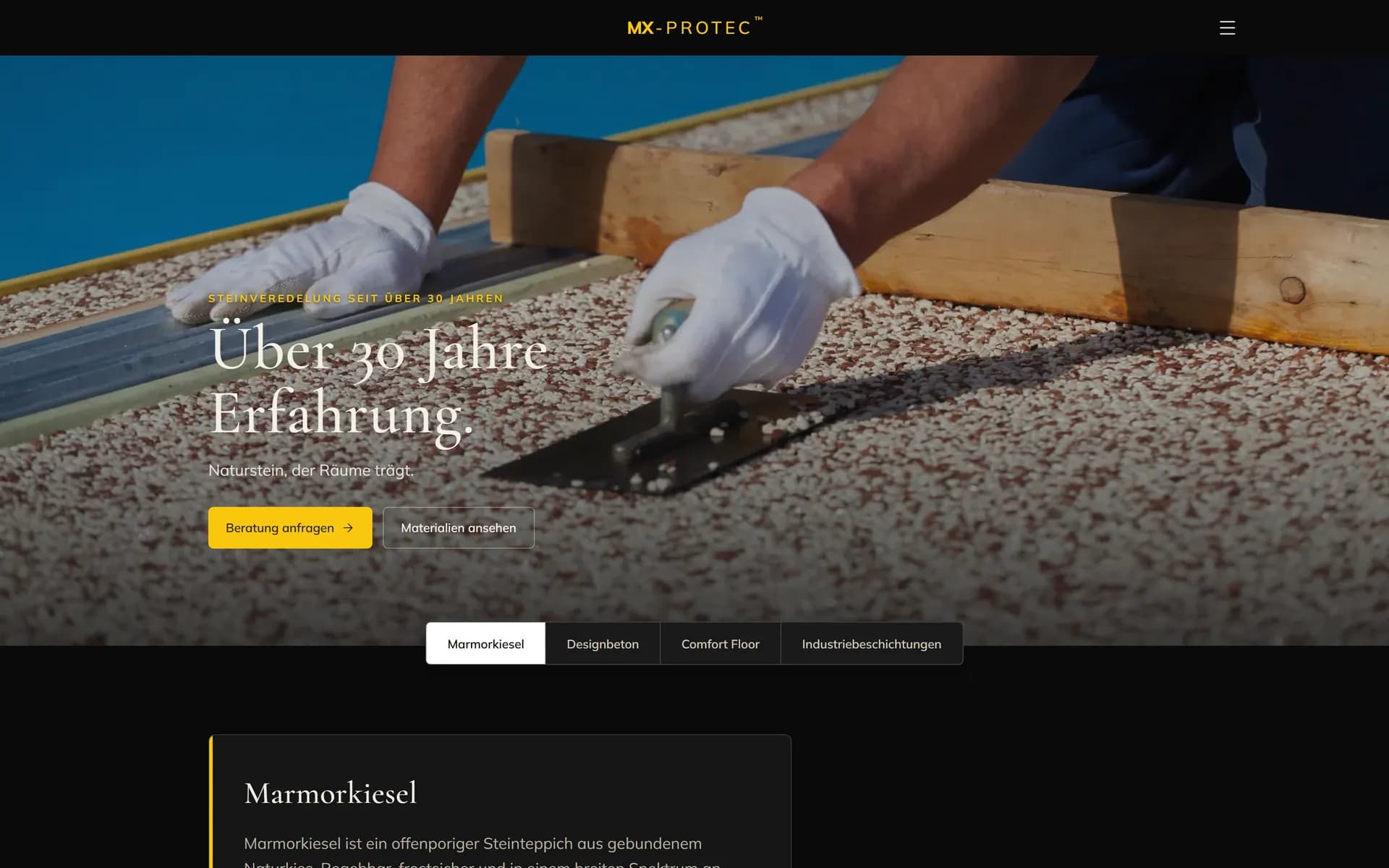 Startbereich der MX-Protec-Website: Steinveredelung, Serif-Headline und Marken-Gold auf dunklem Grund